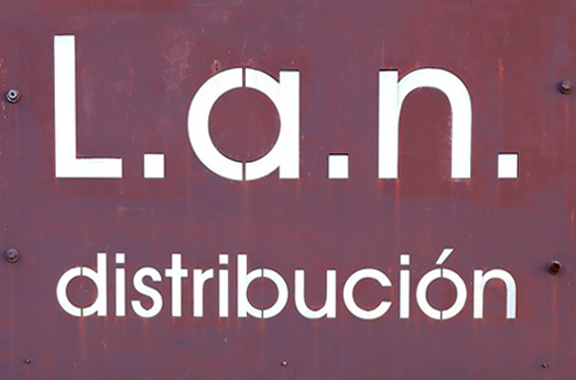 Lan Distribución fatxadako idazkuna